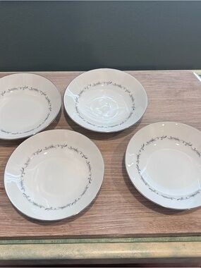 MT Hira Fine China Blue Trellis Japan Set of 4 Dessert Bowls White Floral Rim